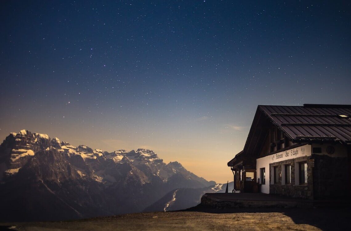 Rifugi “da incubo” sull’Appennino emiliano-romagnolo: cibo scaduto da 20 anni e animali nei magazzini