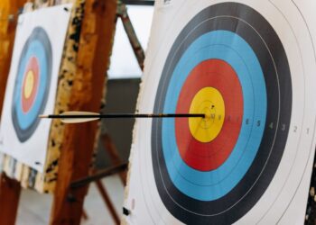 Dramma sotto il temporale: muore folgorato durante una gara di tiro con l’arco, 13 feriti gravi