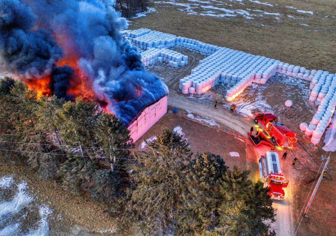 Terribile esplosione in fabbrica: almeno 40 morti e decine di dispersi sotto le macerie