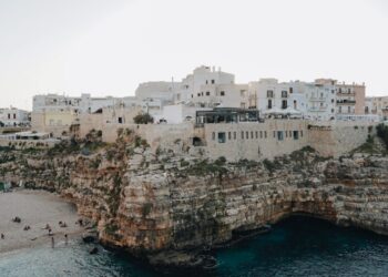 Tragedia a Polignano: 23enne muore dopo un tuffo dalla scogliera
