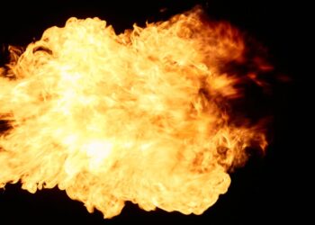 Tragedia in Afghanistan: autobus in fiamme, 78 migranti morti nell’inferno di Guzara