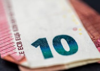 Arriva la “paghetta di Stato”: 10 euro al mese ai bambini per garantirgli un futuro più sicuro