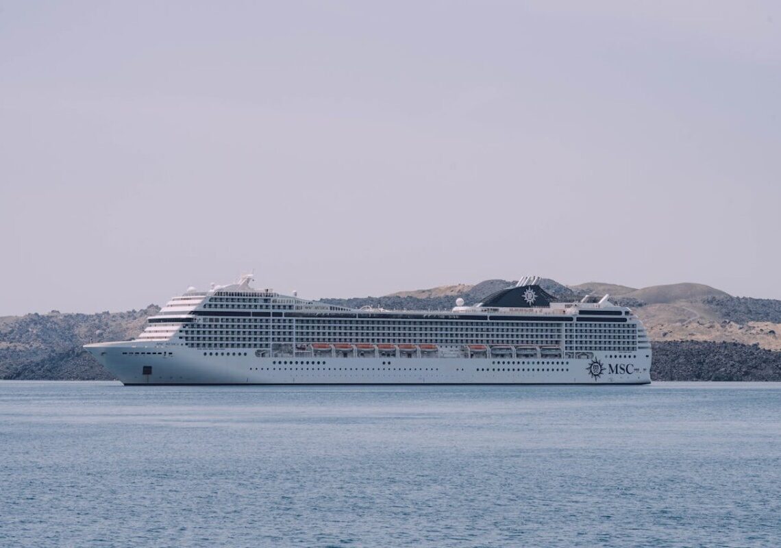 Nave da crociera in avaria al largo di Ponza: oltre 8.500 persone bloccate a bordo