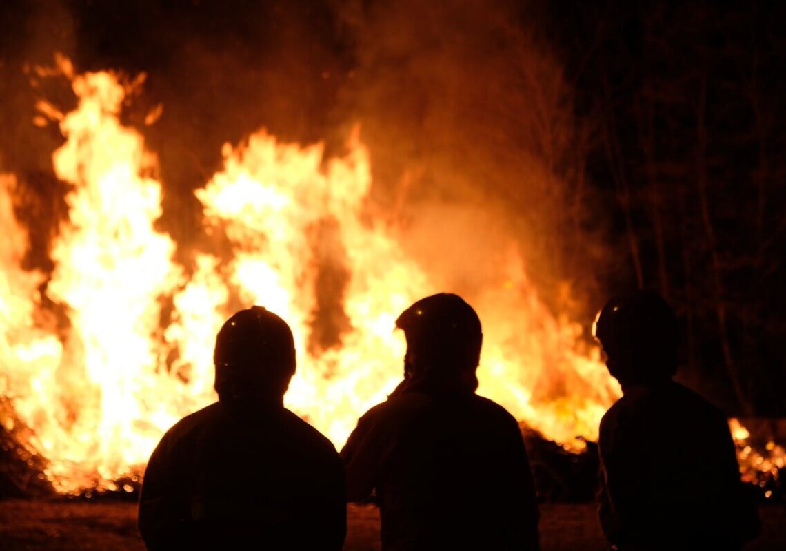 F-16 si schianta durante le prove del Radom Air Show: esplosione in pista, morto il pilota polacco
