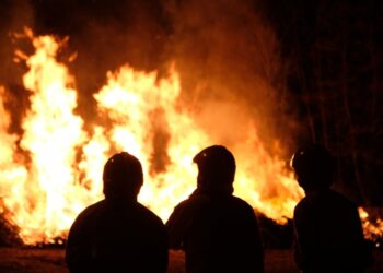 F-16 si schianta durante le prove del Radom Air Show: esplosione in pista, morto il pilota polacco