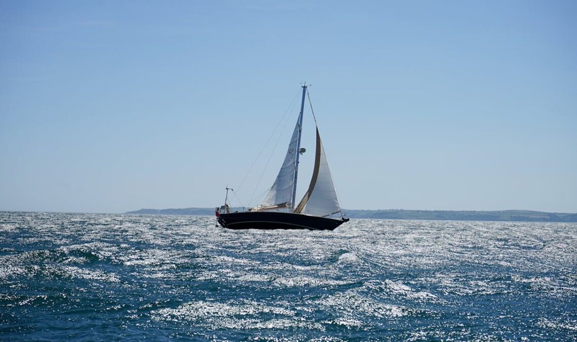 Tragedia in mare ad Ancona: 62enne cade dalla barca a vela e muore risucchiato dall’elica
