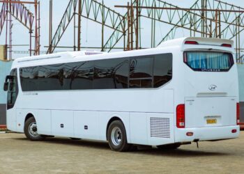 Shock su un autobus: bimba di due anni trovata nascosta in una valigia