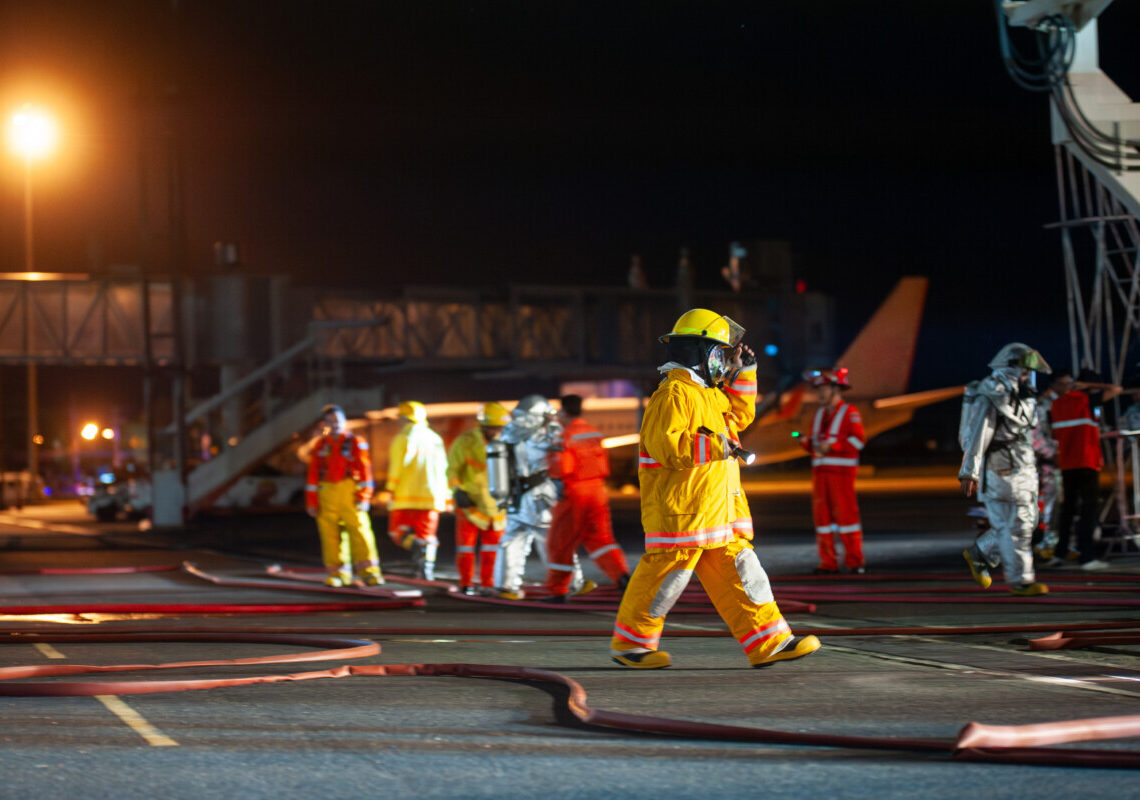 Scontro tra due aerei a New York: 93 passeggeri a bordo, attimi di panico sulla pista