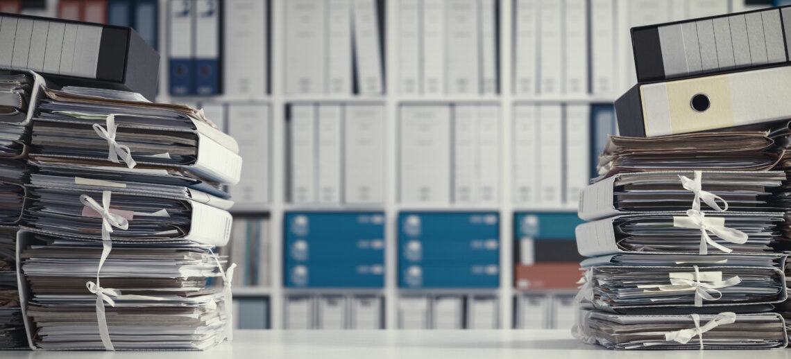 Mantova, si traveste da madre morta per incassarne la pensione: scoperto dopo anni