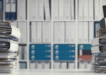 Mantova, si traveste da madre morta per incassarne la pensione: scoperto dopo anni