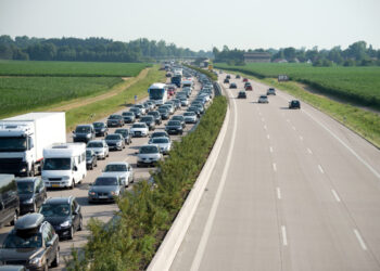 Autostrade, arriva il rimborso per chi resta bloccato nel traffico: come funziona e chi ne ha diritto