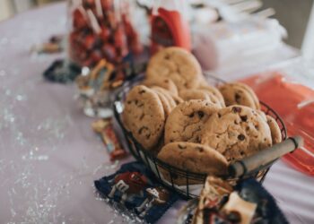 Bimbo di 4 anni sviene dopo aver mangiato biscotti fatti in casa: arrestato lo zio