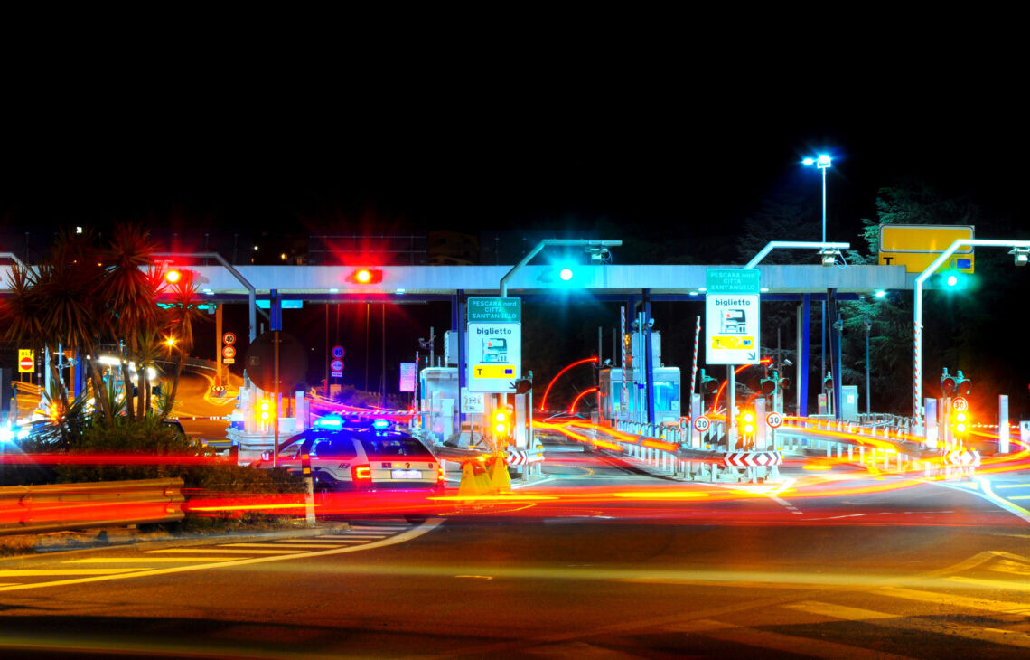 Autostrada nel caos: maxi incidente, vittime e traffico paralizzato