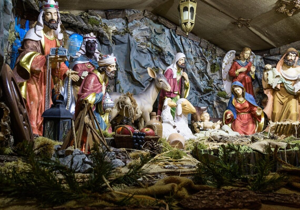 Si nasconde tra le statue del presepe per sfuggire alla cattura: arrestato latitante in Salento