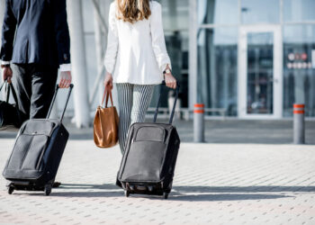 Il saluto all’aeroporto ora si paga: ecco la cifra che sta facendo discutere