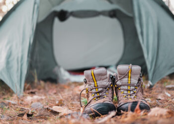 Frana travolge un campeggio: dispersi anche dei bambini, ricerche in corso tra fango e detriti
