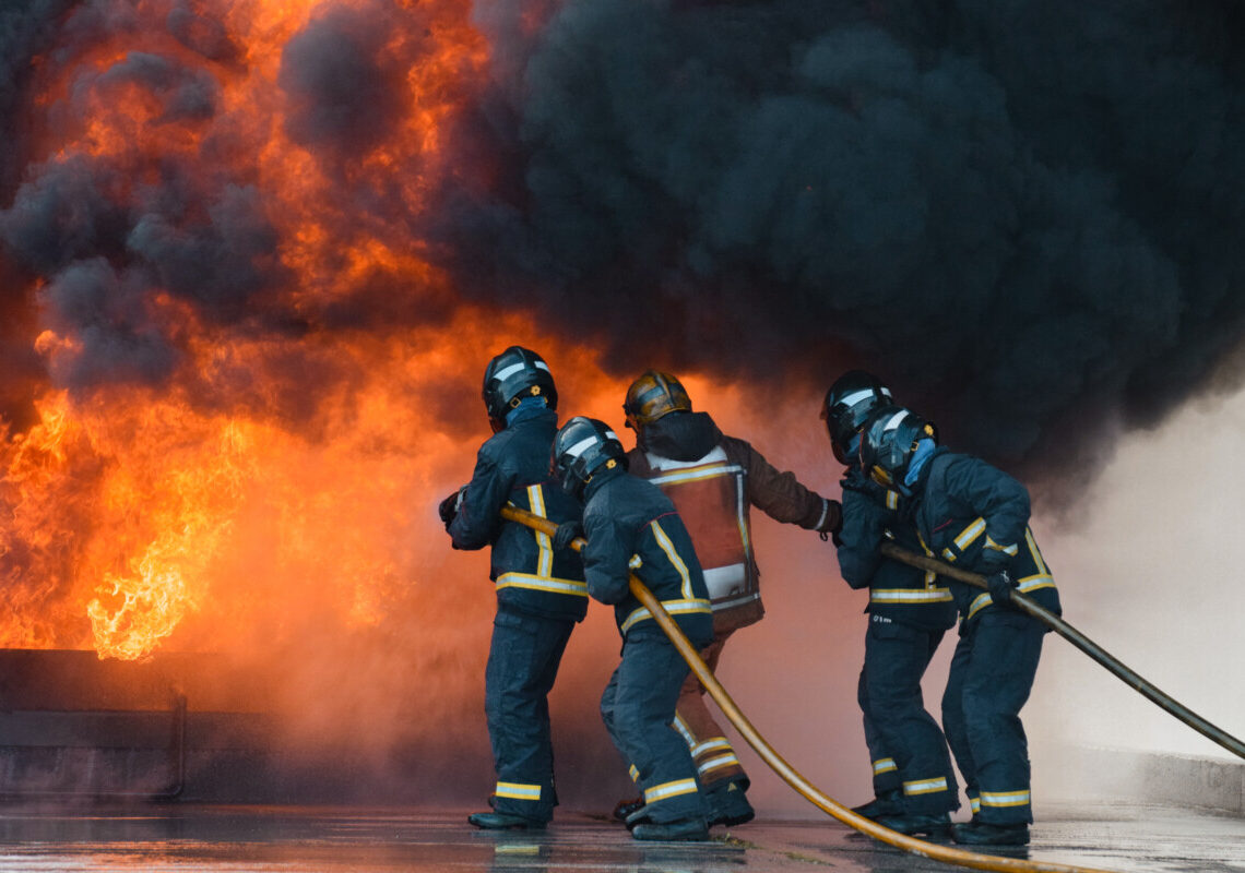 Paura sulle Alpi francesi: incendio in una struttura turistica, evacuate oltre 260 persone