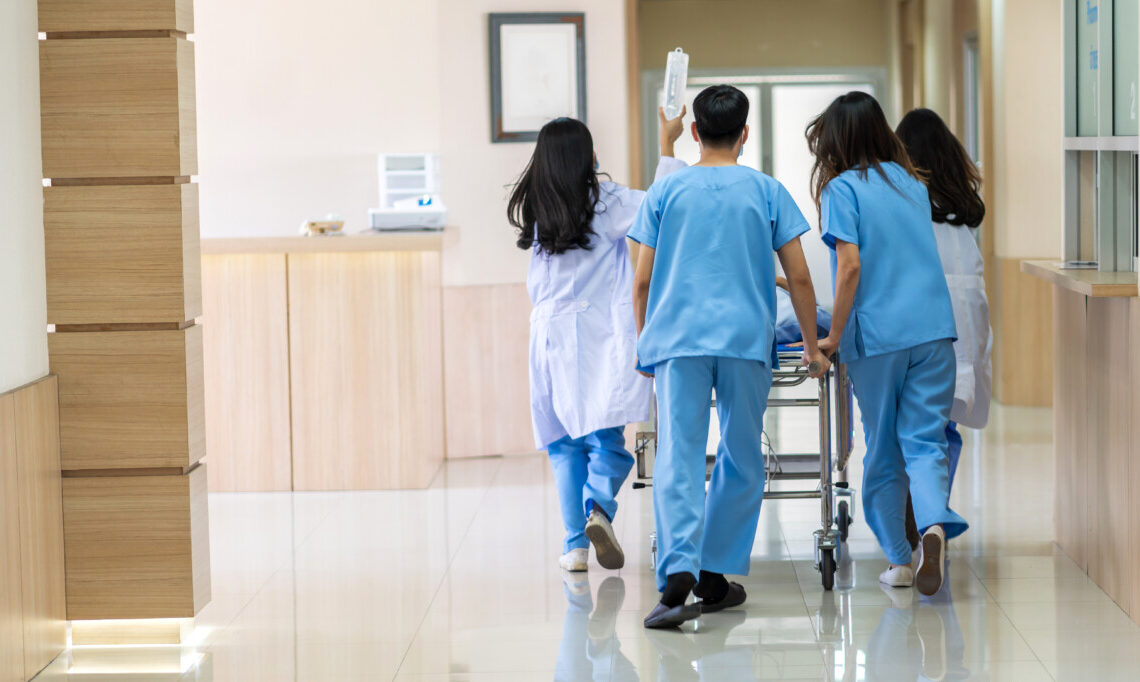 Si sente male, va al pronto soccorso ma se ne va: trovato morto poco dopo