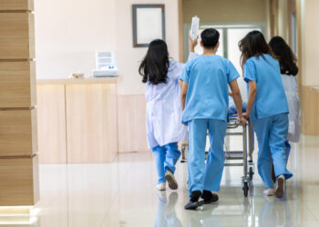 Si sente male, va al pronto soccorso ma se ne va: trovato morto poco dopo