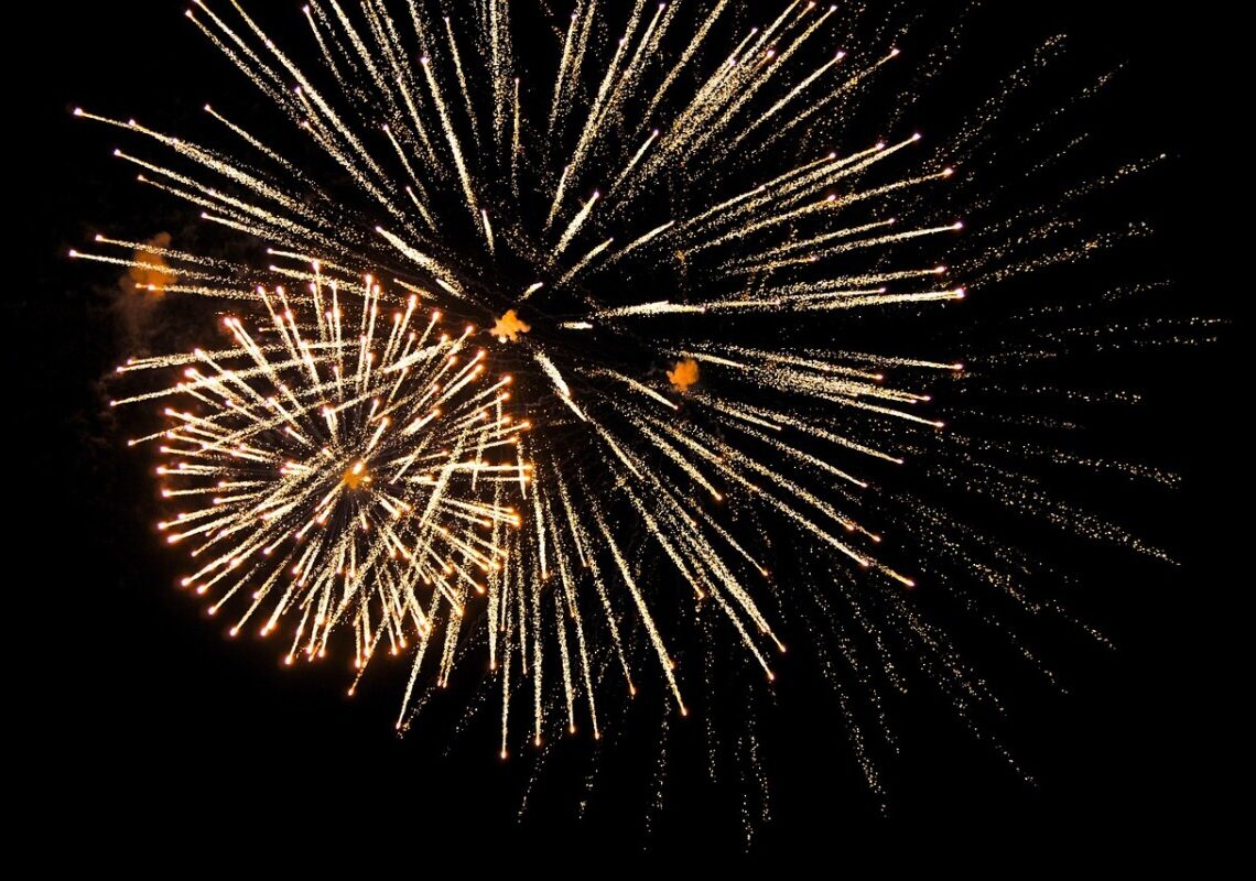 Napoli, perde tre dita con un petardo e torna a festeggiare: 24enne finisce due volte al pronto soccorso