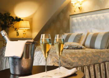 Milano, entra in una stanza d’hotel e prova a rubare gioielli da un milione di euro