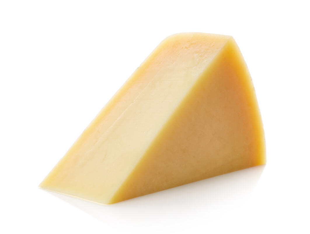 Mangia le punte del Parmigiano al supermercato: pensionato scoperto dopo settimane