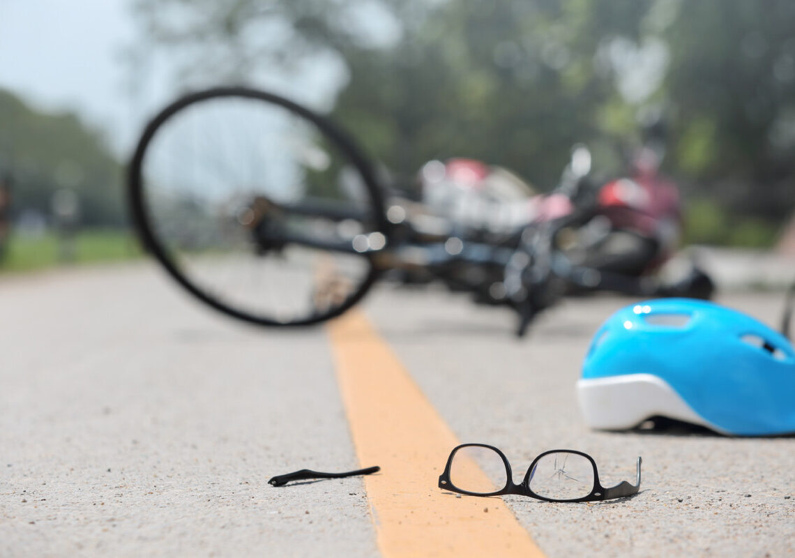 In bici con gli amici, poi l’impatto improvviso: tragedia in pochi secondi