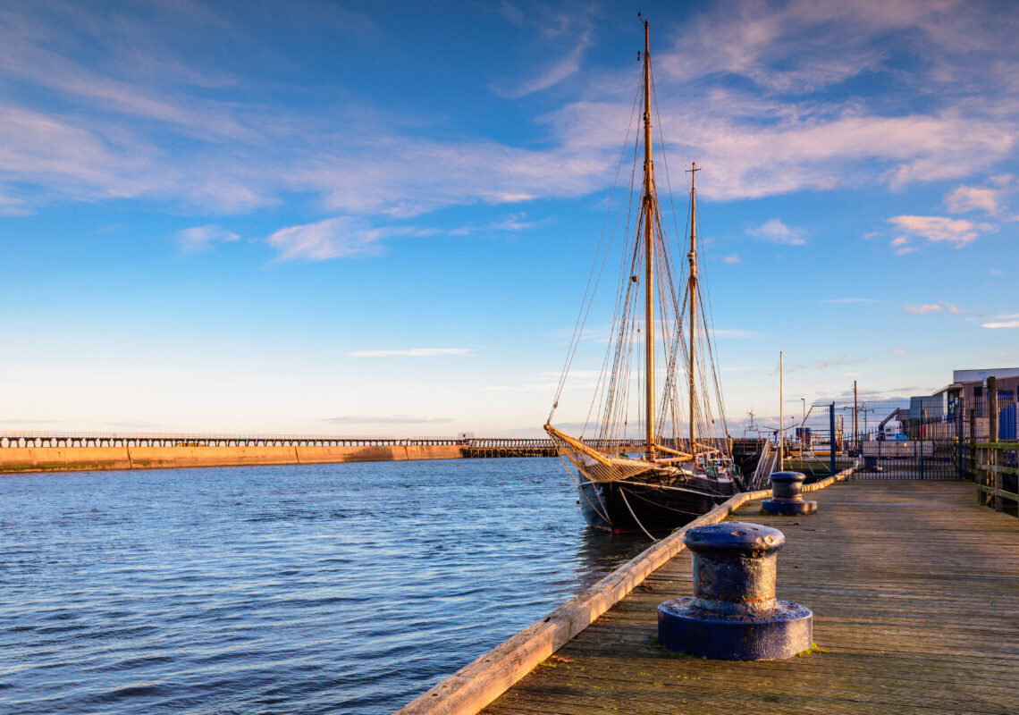 Aggredisce la madre e si getta in mare: trovato morto 20enne nel porto
