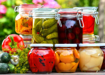 Botulismo alimentare: quali cibi sono più a rischio e come riconoscere i sintomi