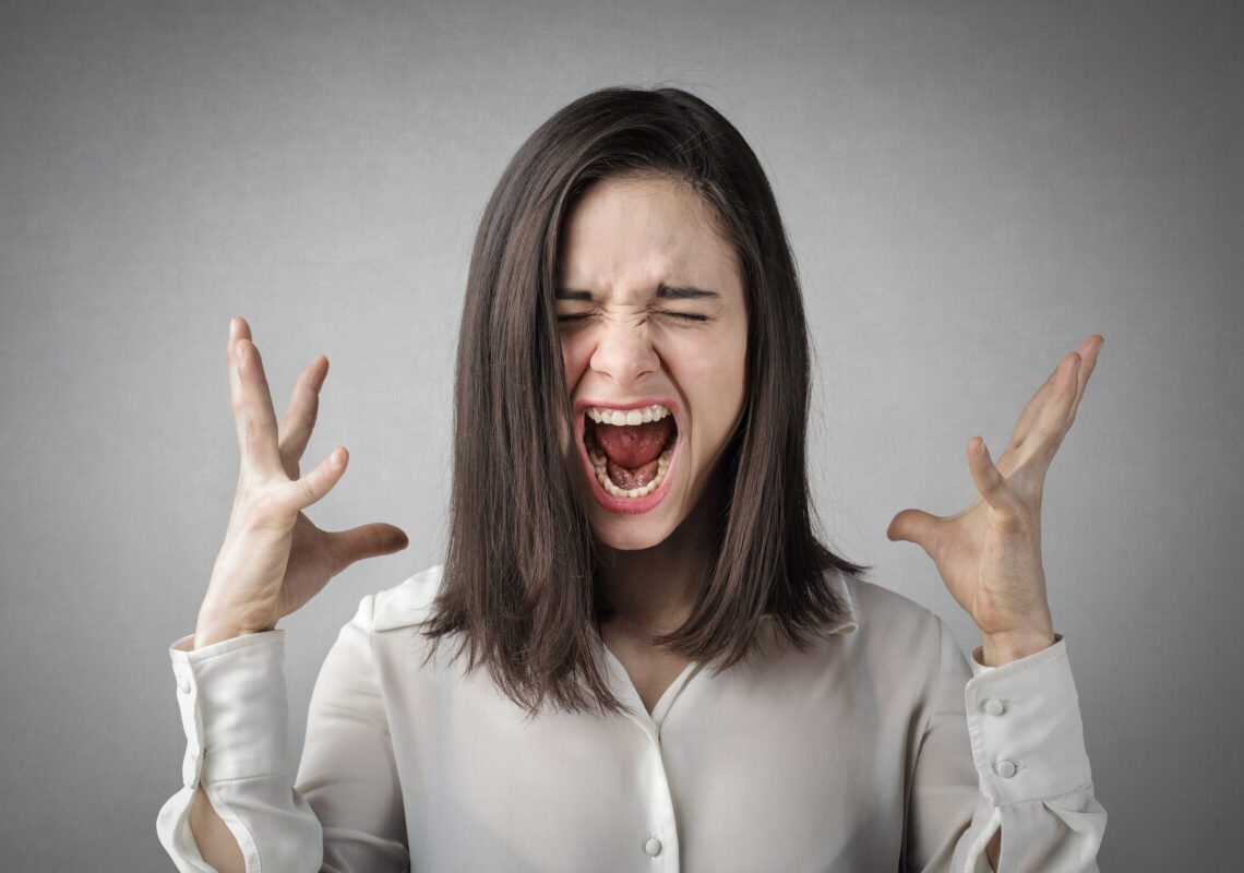 Protesta per il troppo caos in appartamento: violenta rissa tra coinquiline, tutte in ospedale