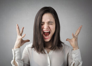 Protesta per il troppo caos in appartamento: violenta rissa tra coinquiline, tutte in ospedale