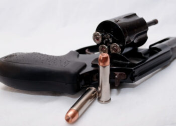 Spara alla vicina durante una lite: quando i Carabinieri entrano in casa restano sotto choc