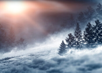 Ferito a 2.800 metri nella tormenta: compagni eroi lo tengono in vita nella neve