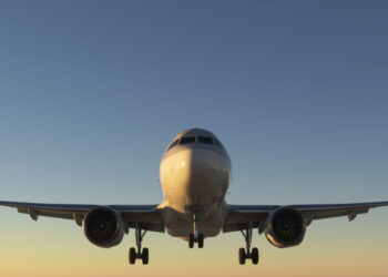 Tensione a bordo: pilota lancia il codice di emergenza durante l’atterraggio