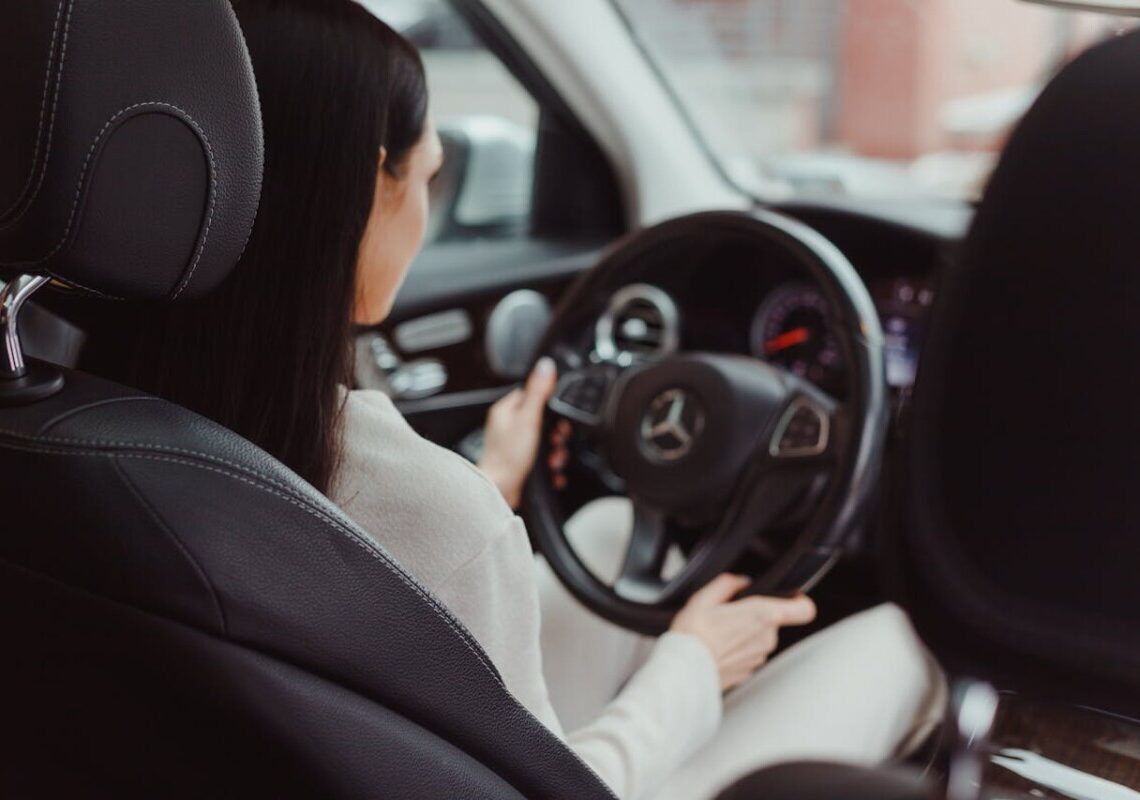 Svolta Uber, ora puoi scegliere chi guida o chi viaggia con te: ecco come funziona
