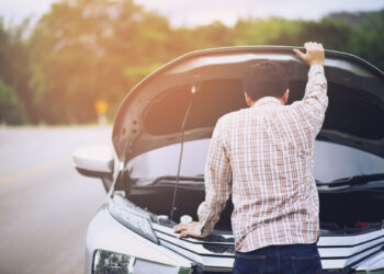 Sente un rumore strano e si ferma dopo 100 km: quello che trova nel motore è incredibile