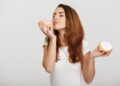 Non riesci a smettere di mangiare dolci? La scienza ha una spiegazione precisa