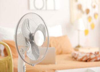 Dormire con il ventilatore acceso fa male? Ecco cosa dicono davvero gli esperti