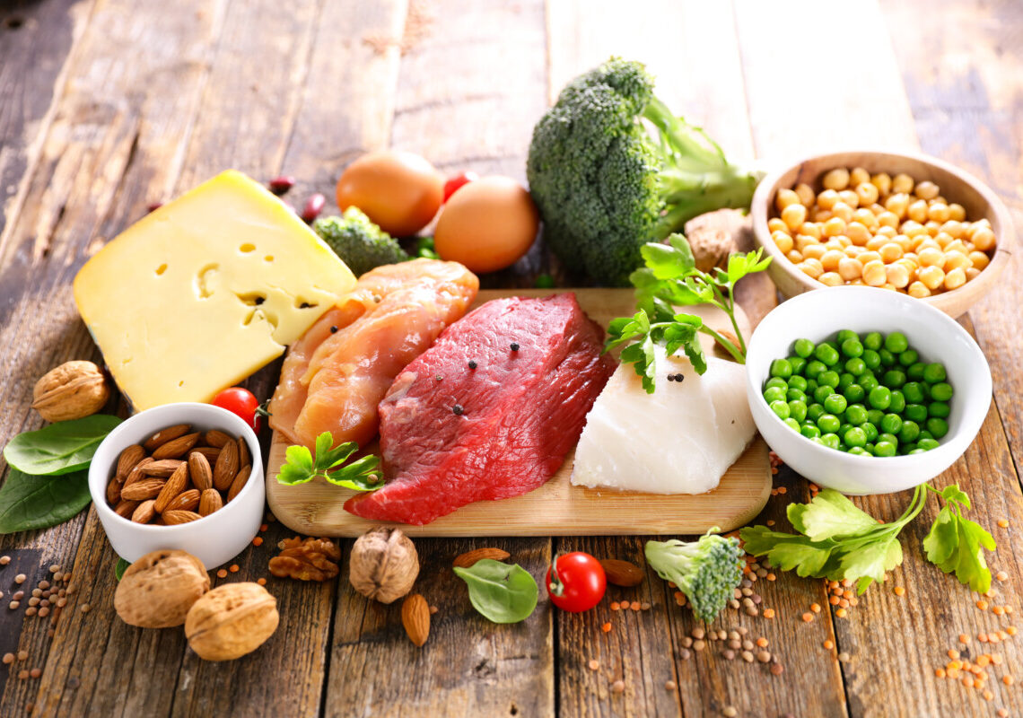 I 10 alimenti che contengono più proteine di quanto immagini