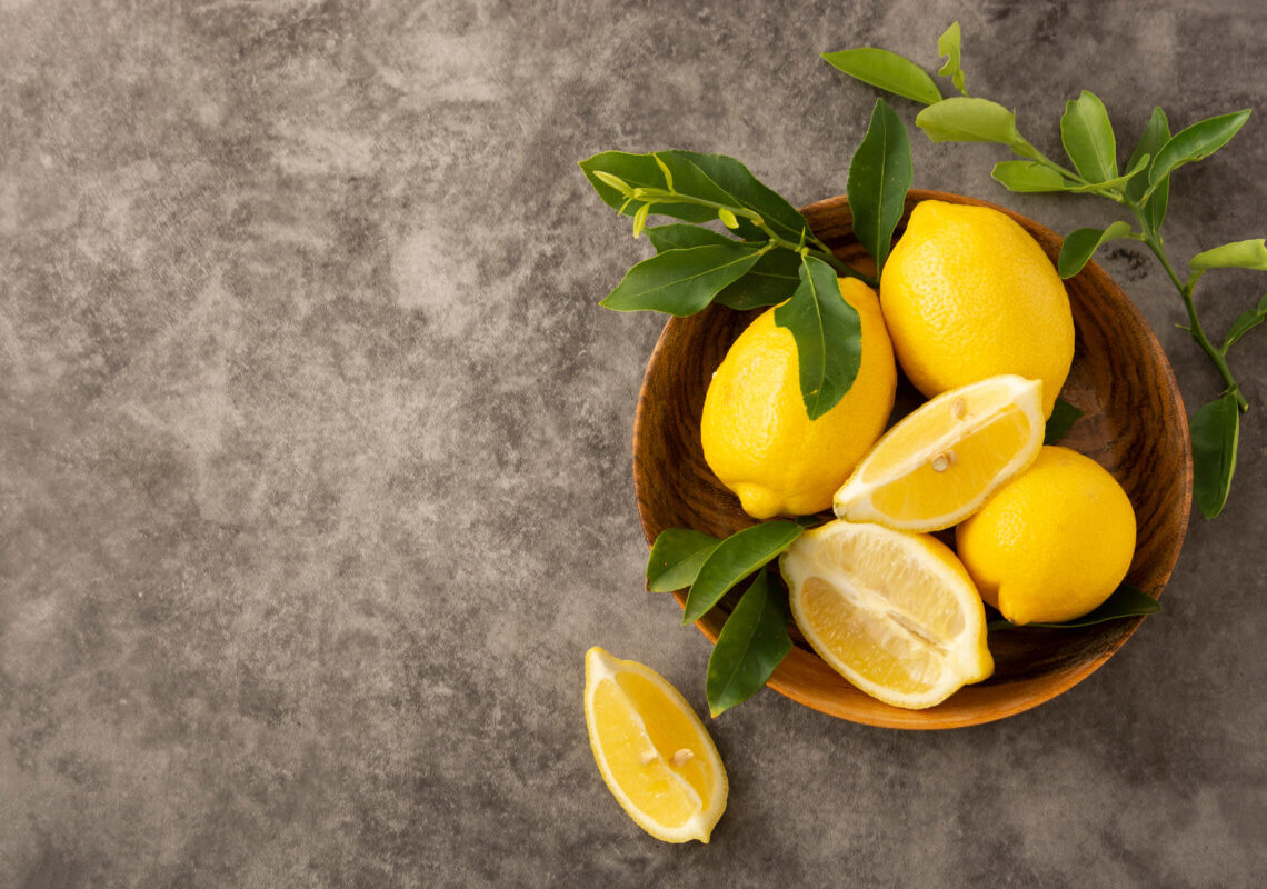 Metti il limone nel freezer? Il trucco che sta conquistando tutti