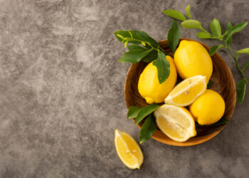 Metti il limone nel freezer? Il trucco che sta conquistando tutti
